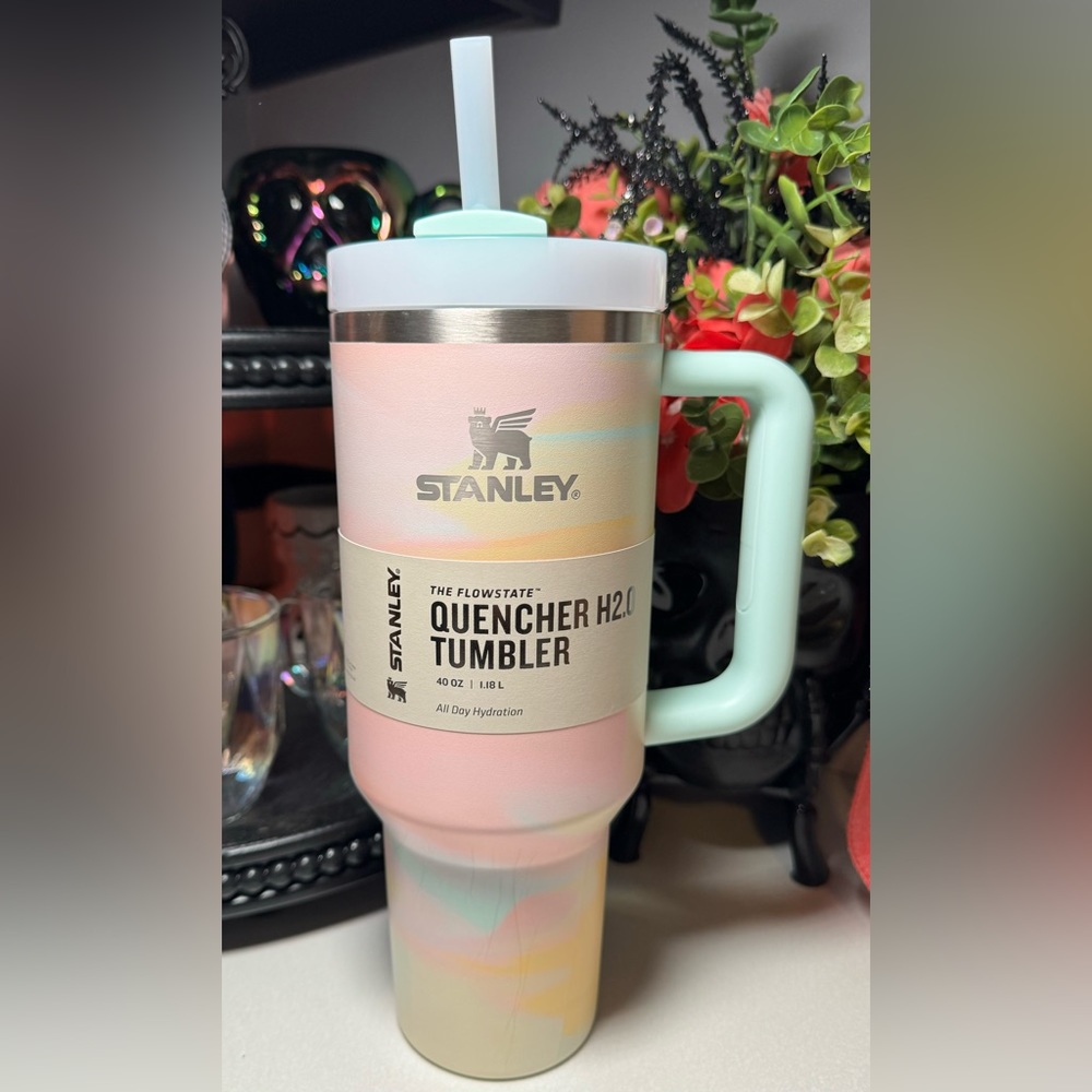 *SOLD* Stanley The Clean Slate Warm Serene Brushstrokes 40 oz Quencher Tumbler - Picture 1 of 12